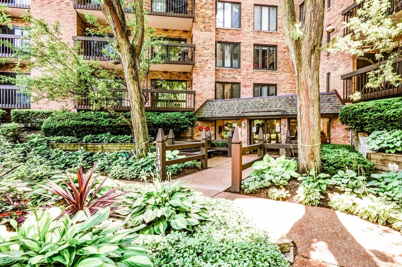 1740 Mission Hills Road Apartment 402, Northbrook, IL 60062, Northbrook