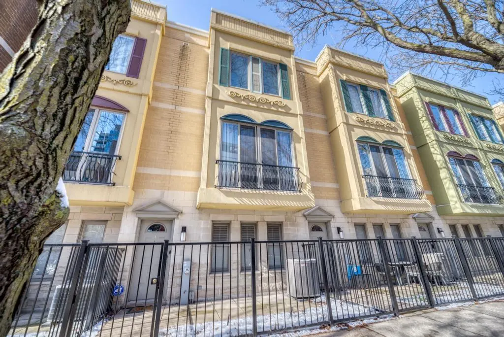 512 N Peoria Street, Chicago, IL 60642, exterior