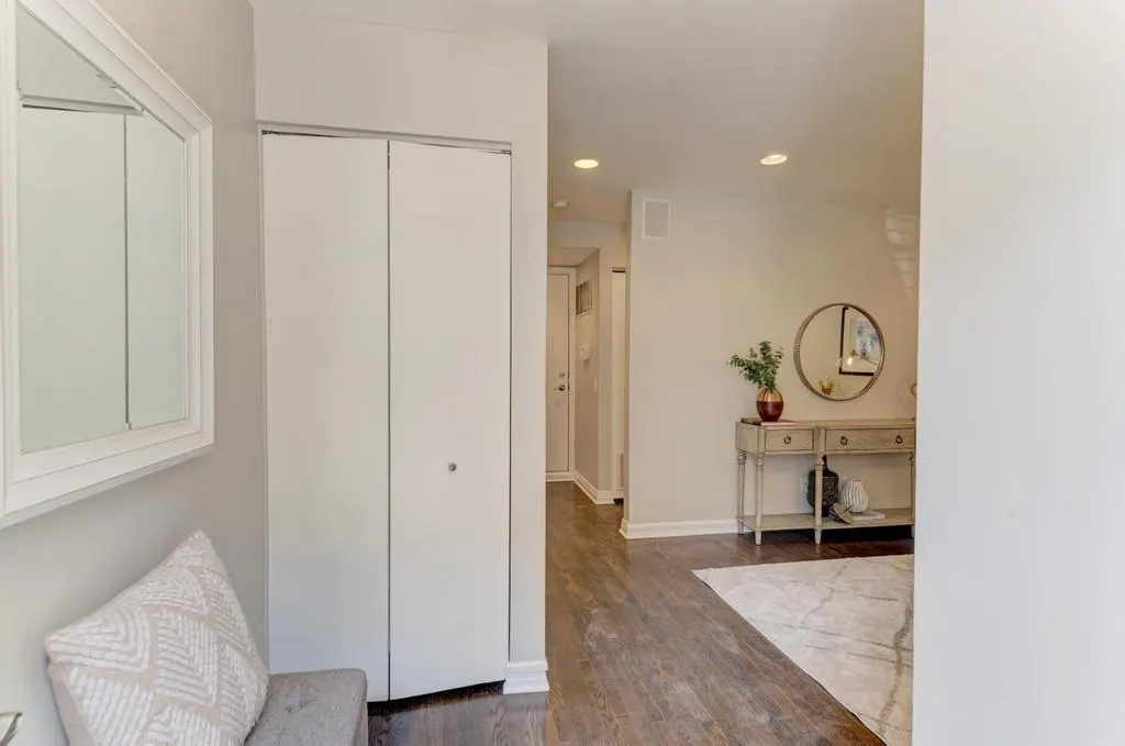 512 N Peoria Street, Chicago, IL 60642, photo 2