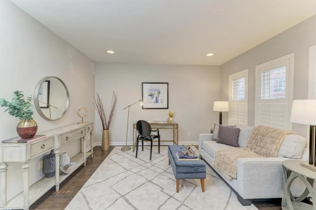 512 N Peoria Street, Chicago, IL 60642, photo 3