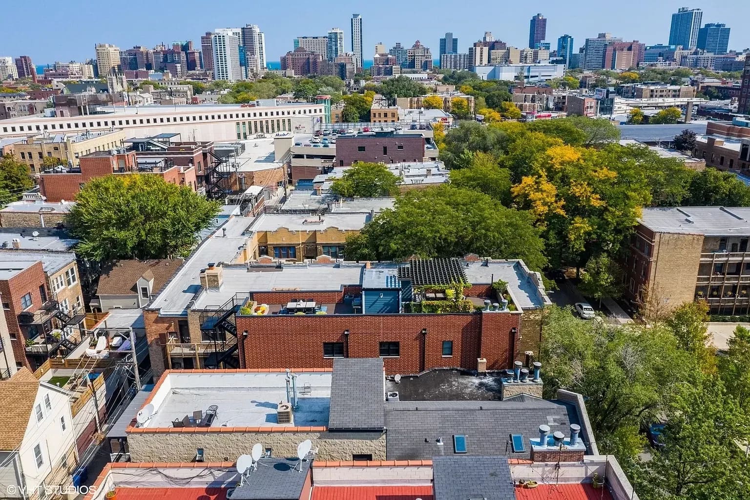 902 West Barry Avenue Unit 3, Chicago, IL 60657, exterior