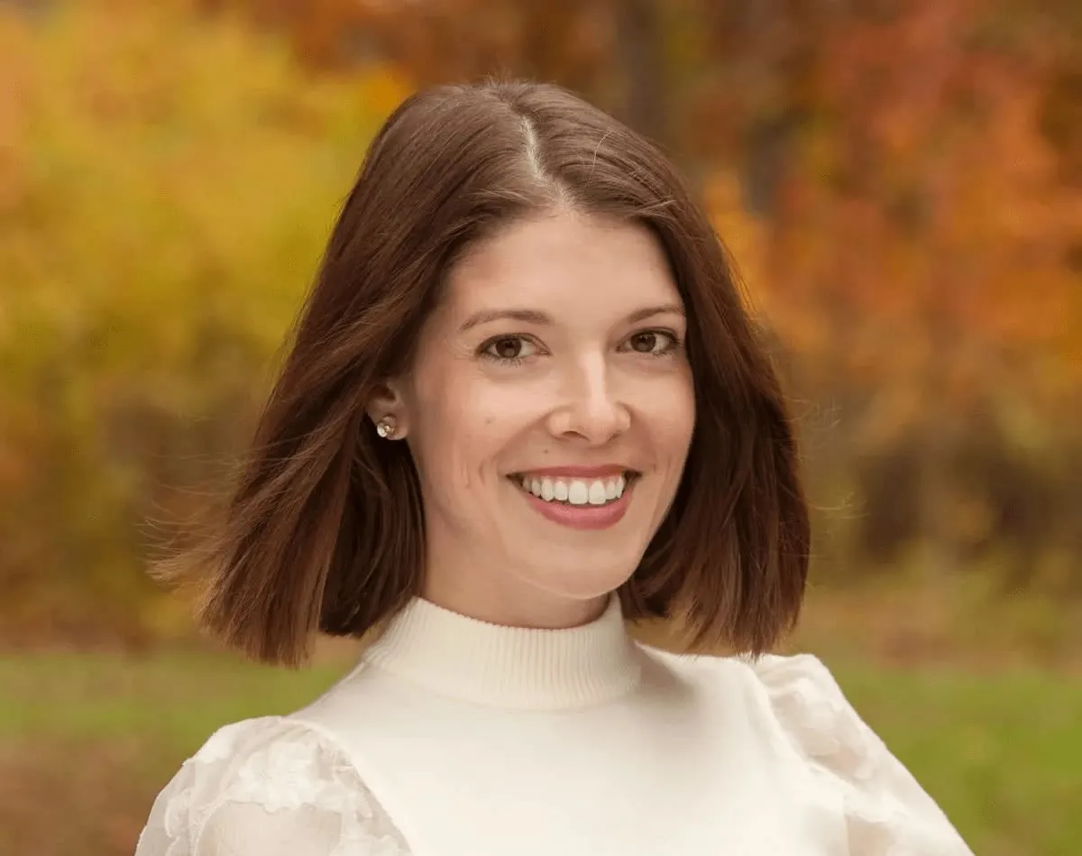 Jessica Coulson reviewing listings with a client