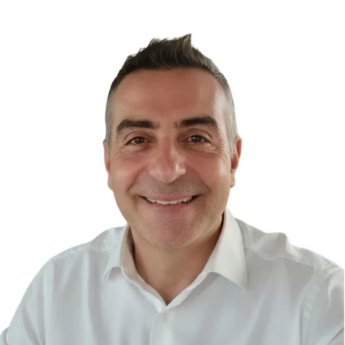 Headshot of Leonardo Sfondouris